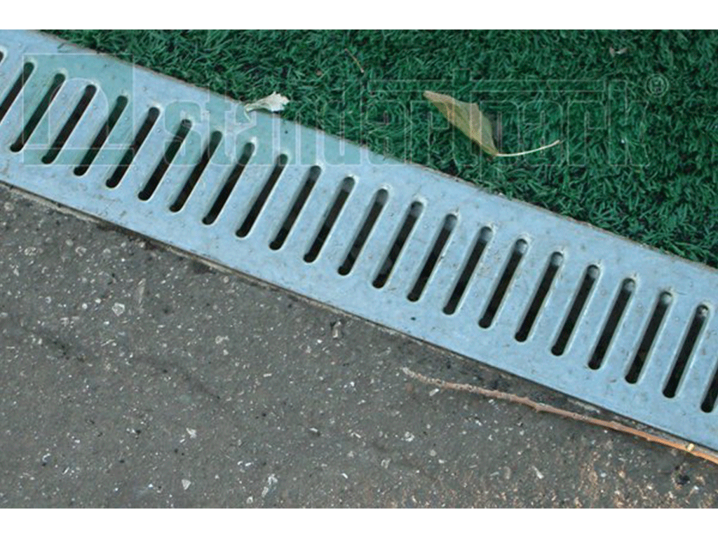 Лоток водоотводный BetoMax Bsic DN100 H125 с решеткой оцинкованной A15 (1000x140x125)